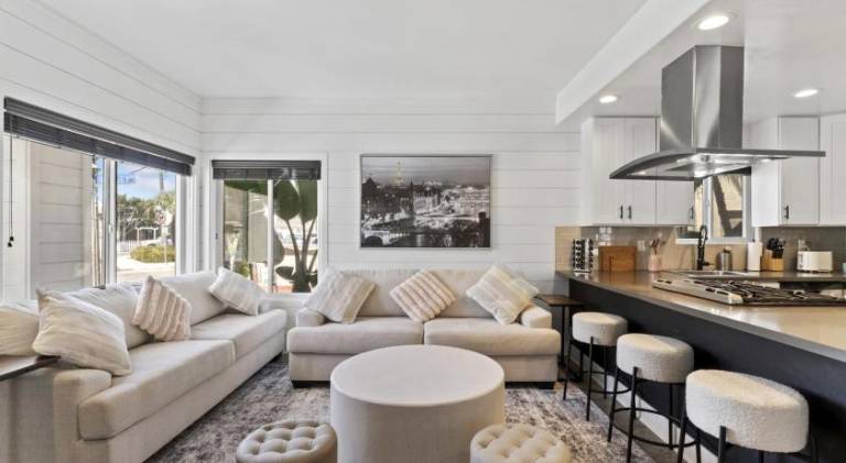 Vacation home with 5 rooms for 10 persons in Newport, CA