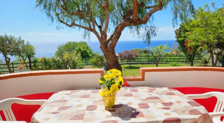 Holiday apartment with patio, yard & barbecue | Dogs allowed — photo 2