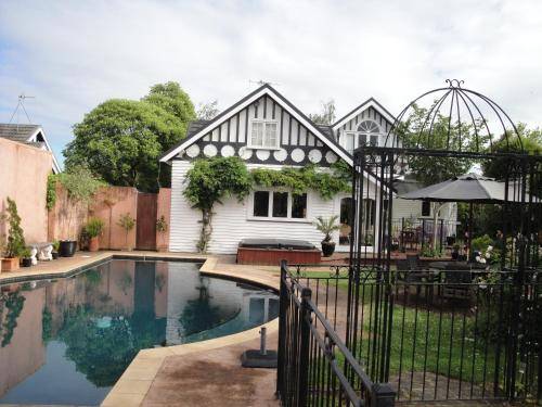 Bed and breakfast  Hamilton