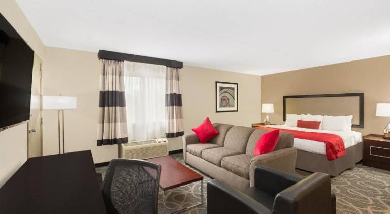Clarion Inn Des Moines Airport — photo 2