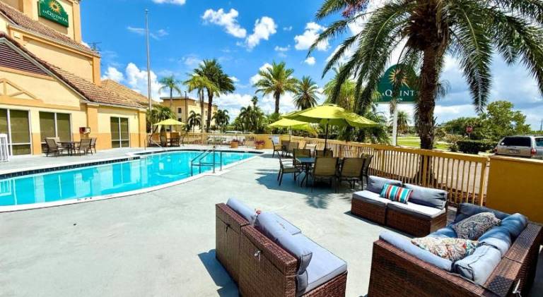 La Quinta Inn & Suites by Wyndham Orlando Universal area — photo 2