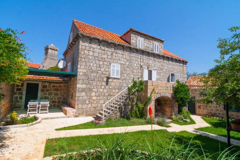 Villa with garden, private pool & fast internet | Mountain view in Konavle