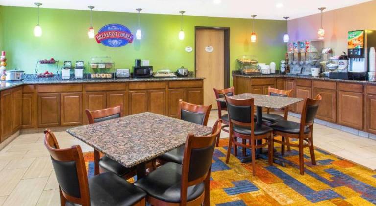Baymont by Wyndham Waukesha — photo 4