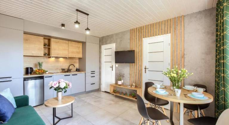 Lodge with yard, terrace & grill — photo 3