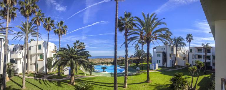 Child-friendly holiday apartment with patio, pool & yard | Beach view | Next to the beach | Pets allowed — photo 4