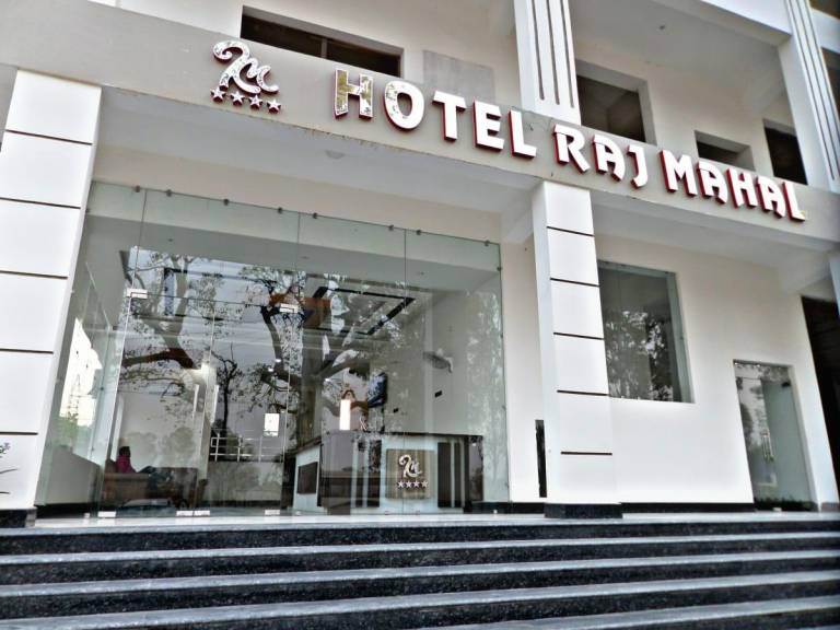 Raj Mahal Clarks Inn Roorkee