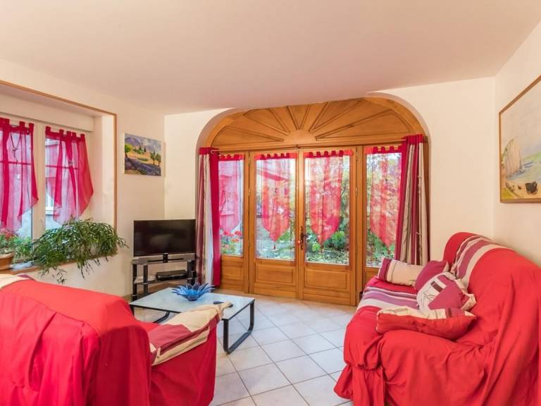 Charming cottage with BBQ & yard | Pets are welcome — photo 4
