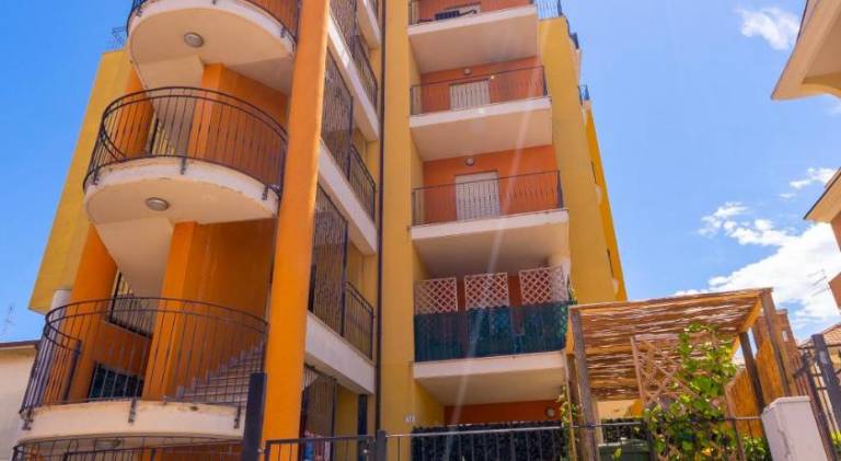Holiday apartment with 2 rooms for 8 persons in Tortoreto