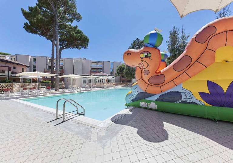 Holiday apartment with pool — photo 4