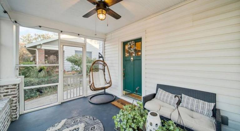 Walk to Cherry Street, pets, hot tub by HVNLYhomes — photo 5