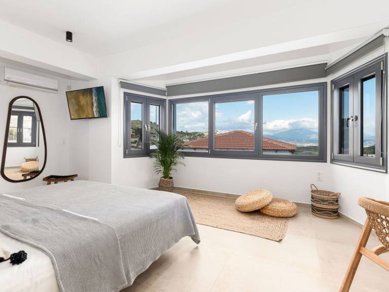 Fully equipped wonderful house with BBQ, private pool & yard | Mountain view | Suitable for remote work | Pet-friendly — photo 4