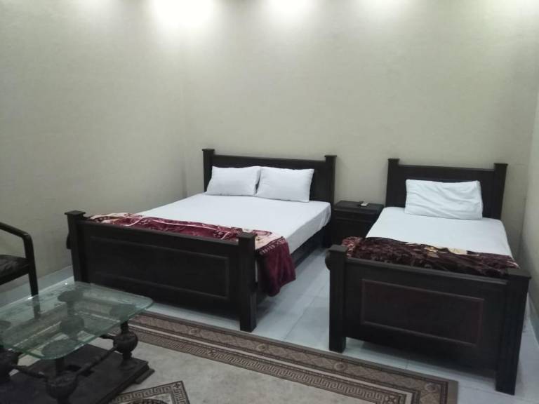 Ample rental apartment with yard | Pets are welcome in Lahore