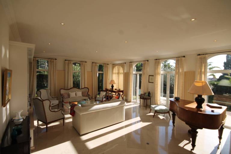 5-bedroom villa in central Cannes with private pool — photo 2