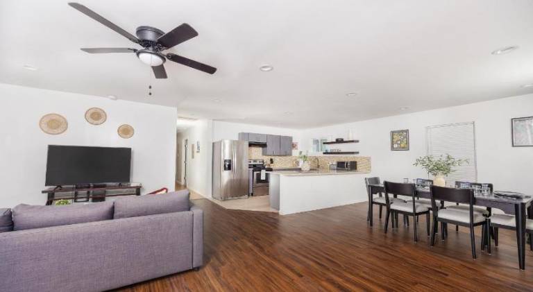 Fully equipped vacation home with garden & terrace | Pet-friendly in San Antonio, TX