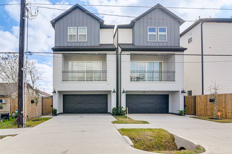 Near NRG Stadium Group Friendly Home Base