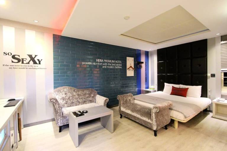 Hera Hotel