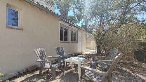 Bed & Breakfast  Roucas-Blanc