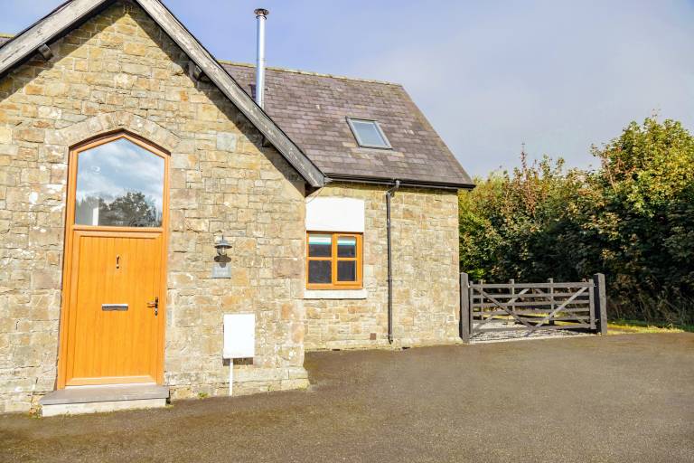 Family-oriented lovely cottage with yard | Pets are welcome — photo 2