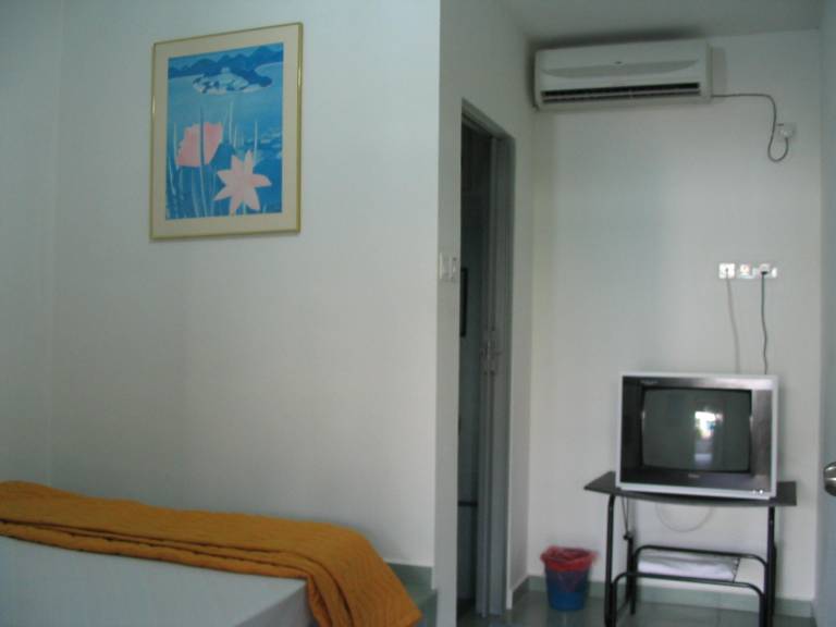 Tit Motel
