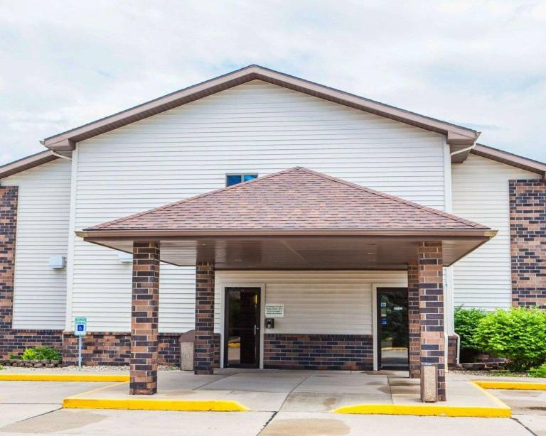 Quality Inn Galesburg near US Highway 34 and I-74 in Galesburg, IL