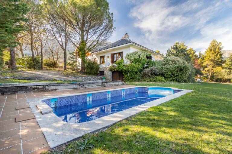 Fully equipped vacation home with patio, barbeque & private pool | Garden view | Perfect for remote work | Pet-friendly — photo 3