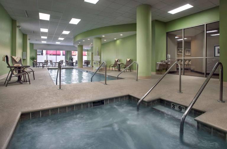 Hampton Inn & Suites Milwaukee-Downtown — photo 4