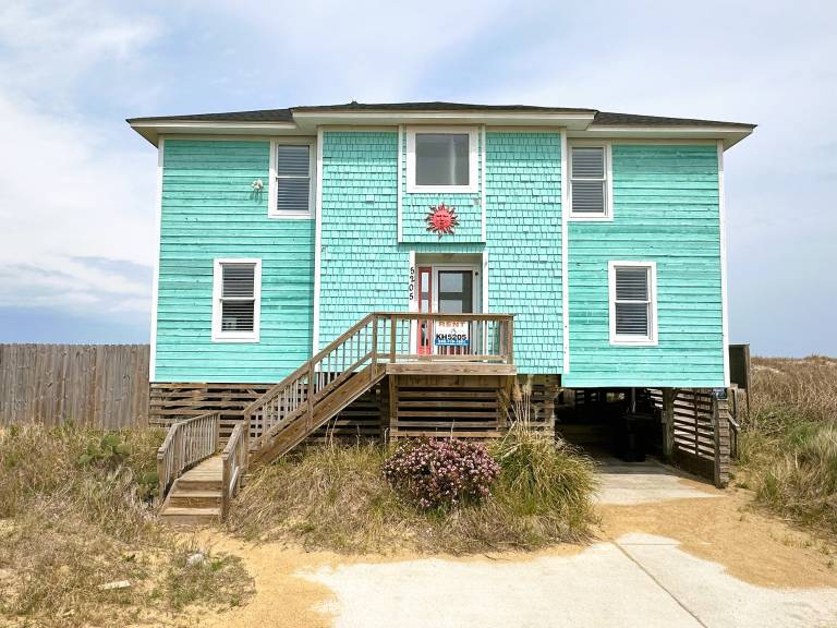 KH5205- Oceanfront, 4 BRs (2 Masters), Hot Tub & Outstanding Ocean Views! — photo 2