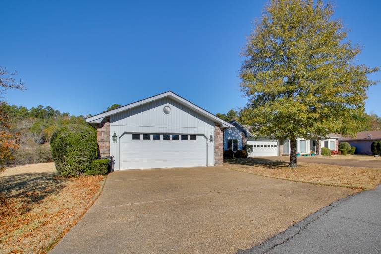 Lake Balboa Access: Home w/ Dock & Yard — photo 3