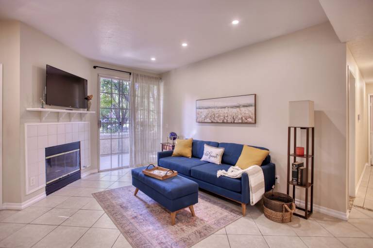 Condo  Santa Clarita