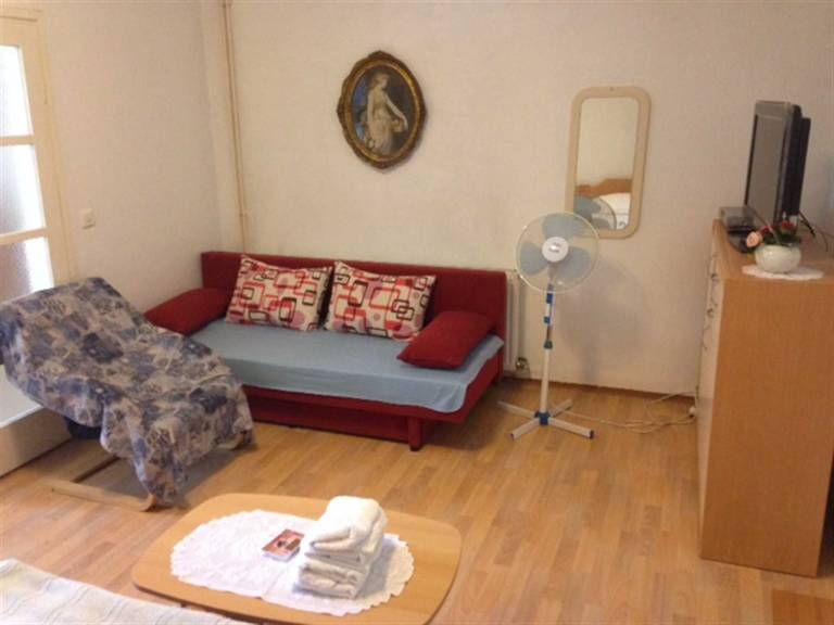 Holiday apartment with barbeque | City view — photo 4