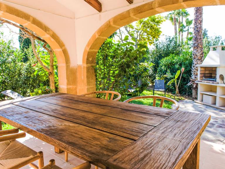 House with barbeque, patio & yard — photo 3