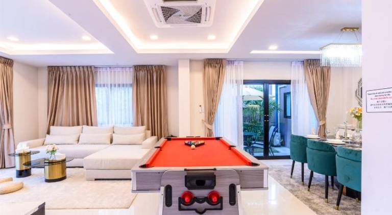 Villa with pool — photo 4