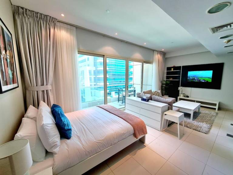 Beautiful holiday apartment with pool | Beach nearby | Perfect for remote work | Pet-friendly in Abu Dhabi