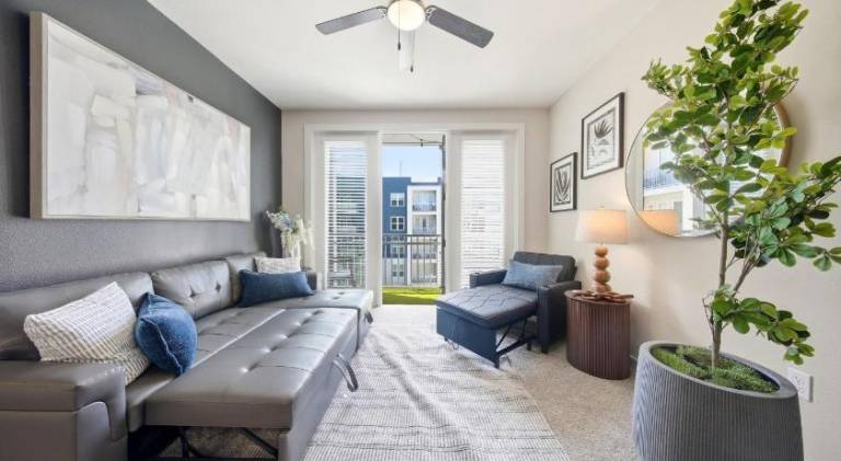 Modern 2BR w Pool Pet-Friendly Unit 18 — photo 4