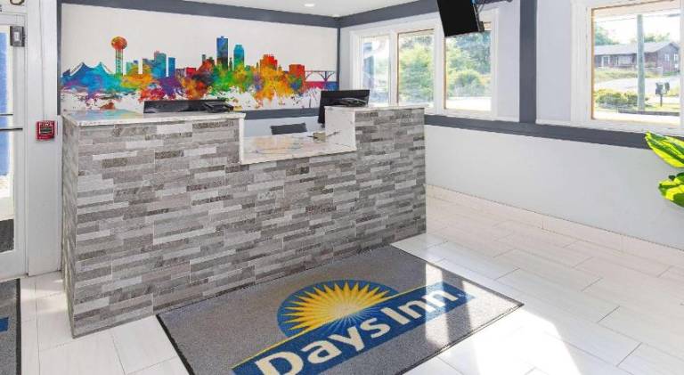 Days Inn by Wyndham Knoxville North — photo 5