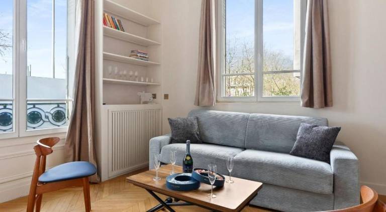 Rental apartment with 1 room for 2 persons in Puteaux