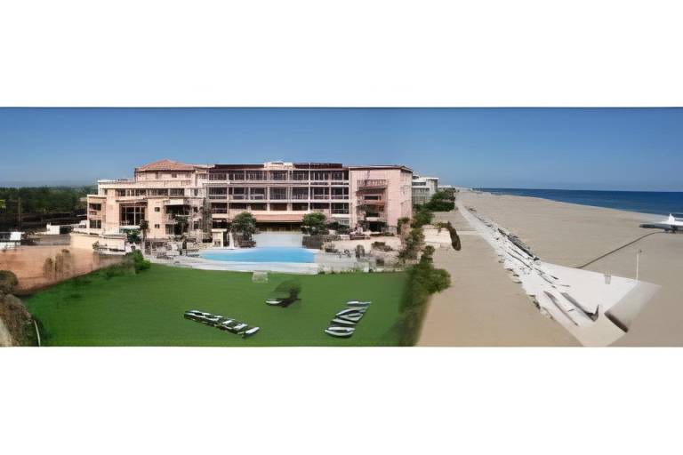 Grand Hotel Les Flamants Roses Thalasso & Spa in Canet-en-Roussillon