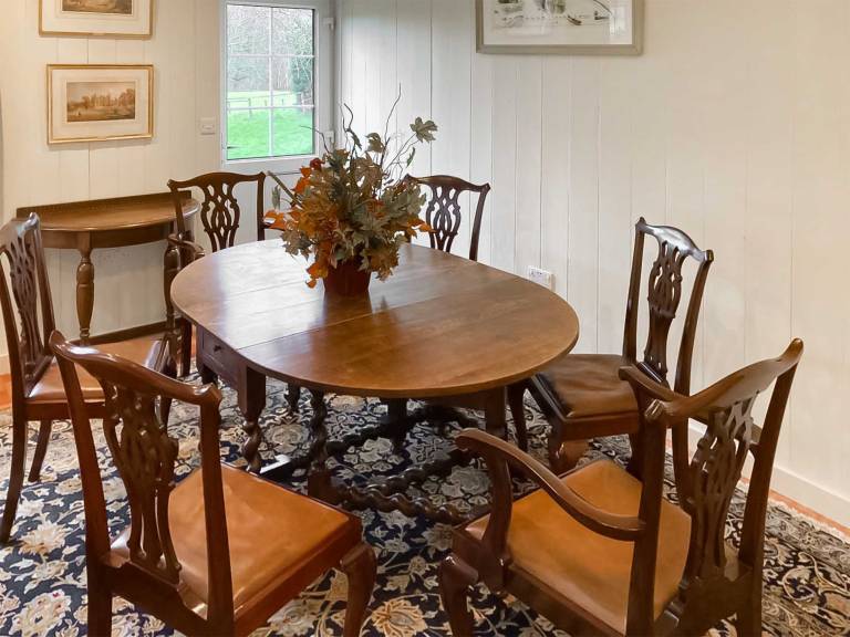 Family-oriented cottage with yard | River view | Pets are welcome — photo 4