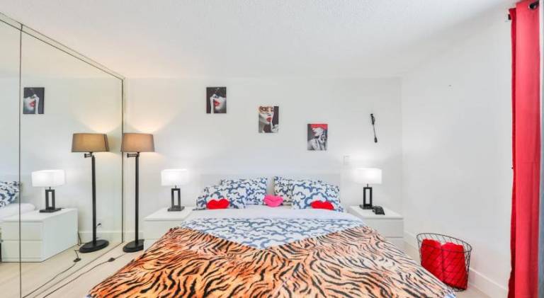 Vacation home with 1 room for 3 persons in Aventura, FL
