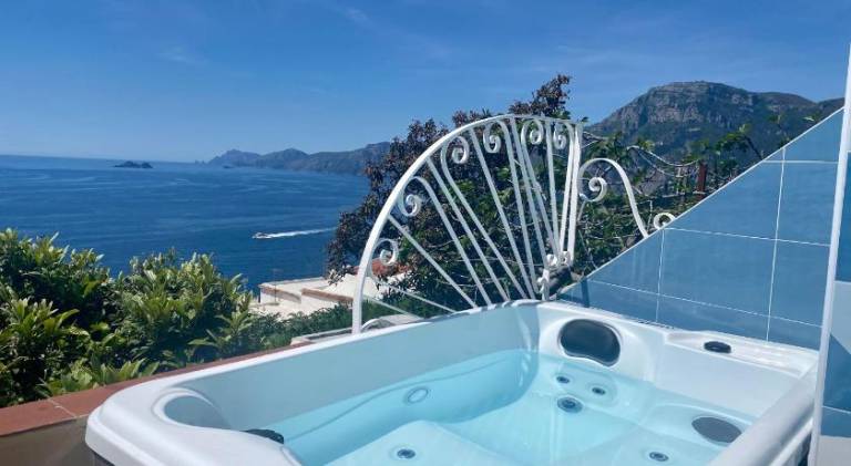 Child-friendly lovely rental apartment with terrace & hot tub | Next to the beach | Pet-friendly in Agerola