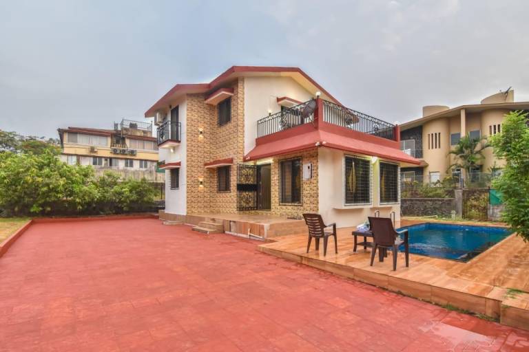 Villa with pool in Khandala