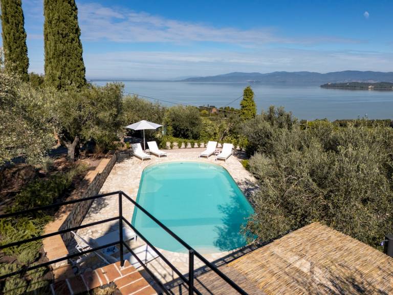 Villa with BBQ, private pool & terrace | Lake view — photo 2