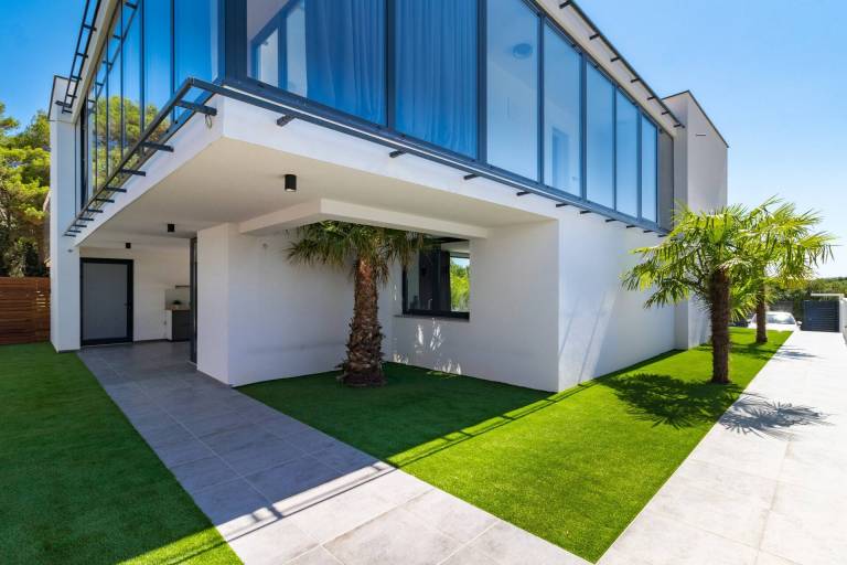 Fully equipped villa with barbecue, patio & private pool | Dogs allowed — photo 3