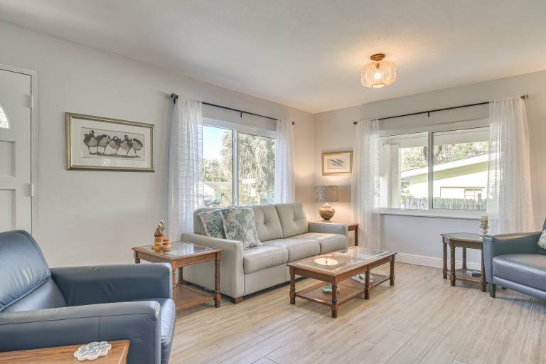 Beach-Hop, Bike & BBQ! Clearwater Home w/ Yard — photo 5