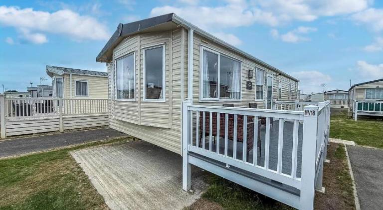 Great 6 Berth Caravan In Essex At St Osyth Beach Holiday Park Ref 28018Mv in Clacton-on-Sea