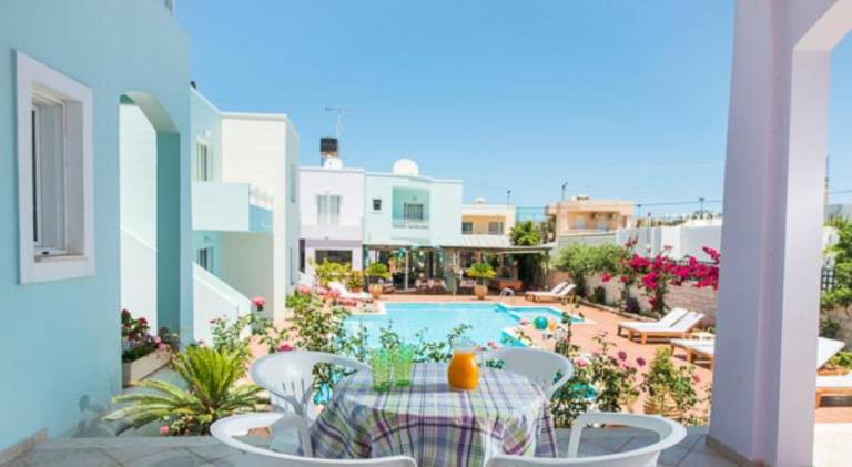 Charming holiday apartment with patio, garden & pool | Close to the beach | Pet-friendly — photo 5