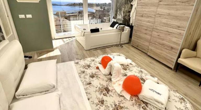 Serviced apartment with jacuzzi & terrace — photo 2