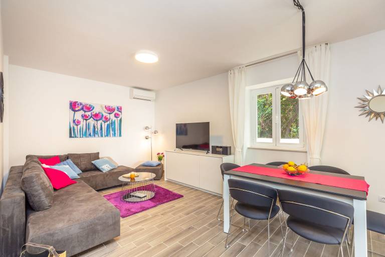 Fully equipped villa with terrace & yard | Pets are welcome — photo 3