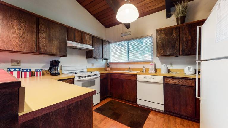 Pleasant condo with sauna, jacuzzi & heated pool | Mountain view | Close to the ski | Pet-friendly — photo 3
