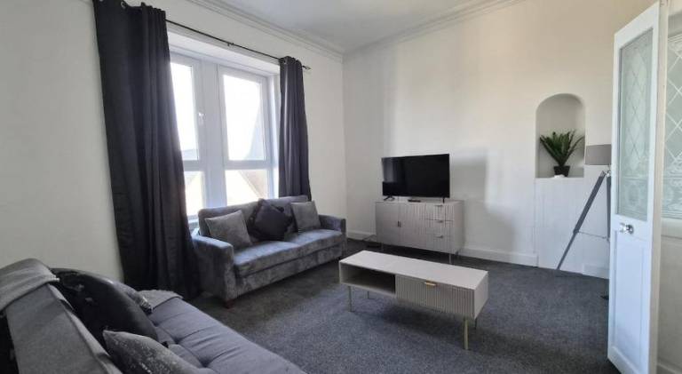 Rental apartment with 2 rooms for 5 persons — photo 2
